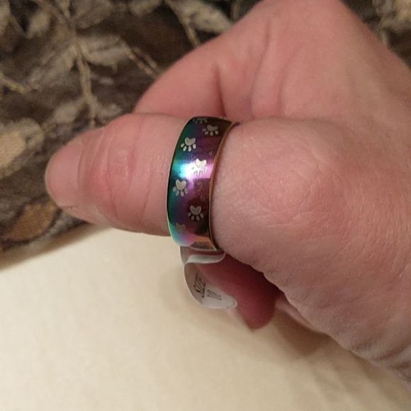 🎈3/$12 Iridescent Paw Print Band Ring! - Picture 3 of 4